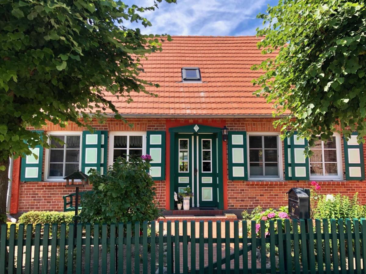 Ferienwohnung Leitzsch ヴストロ エクステリア 写真
